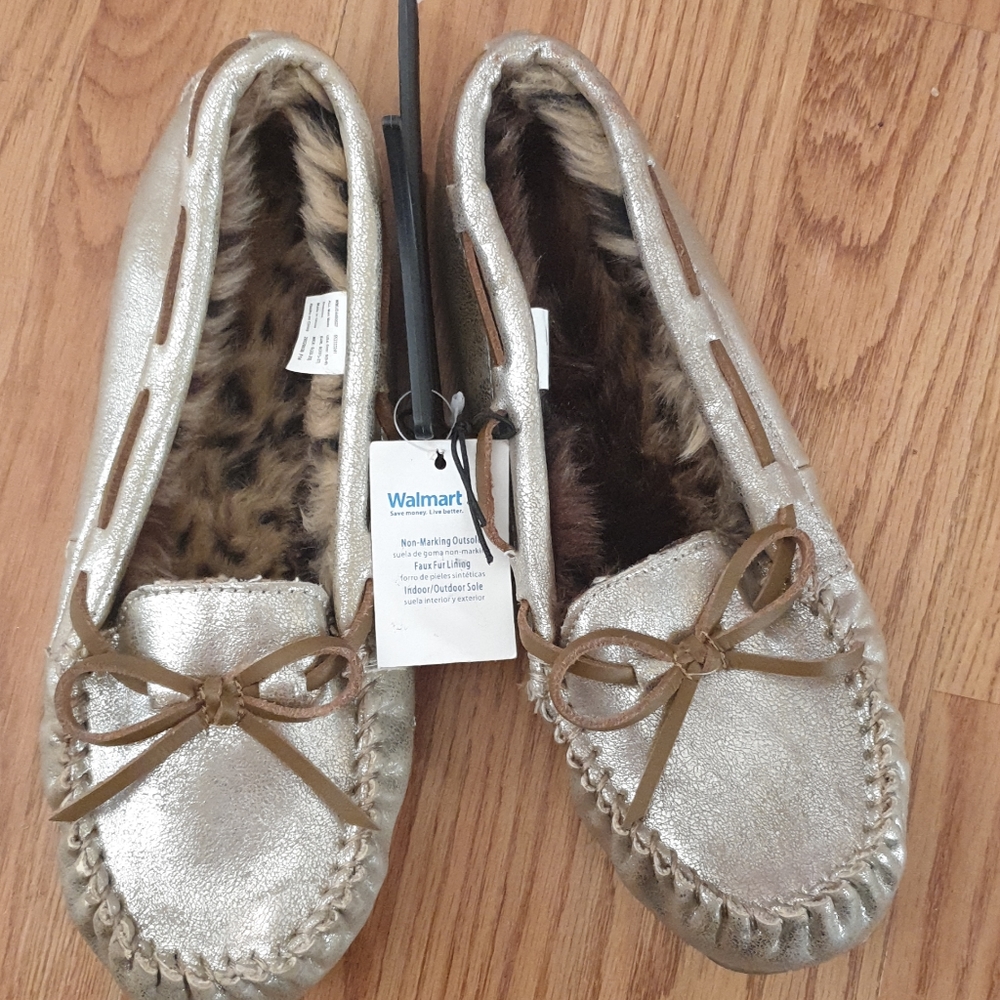 Womens slippers gold color size S /5-6